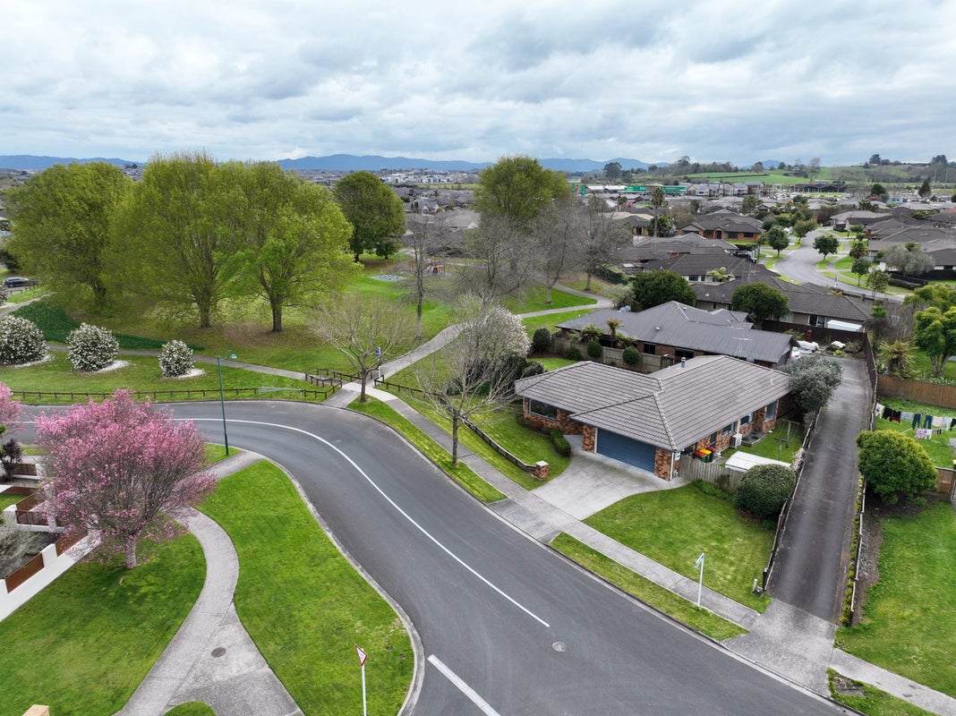 35 Farringdon Avenue, Rototuna North, Hamilton - Carousel 1