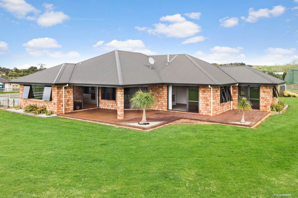 1 Allan Road, Waiuku - Carousel 1