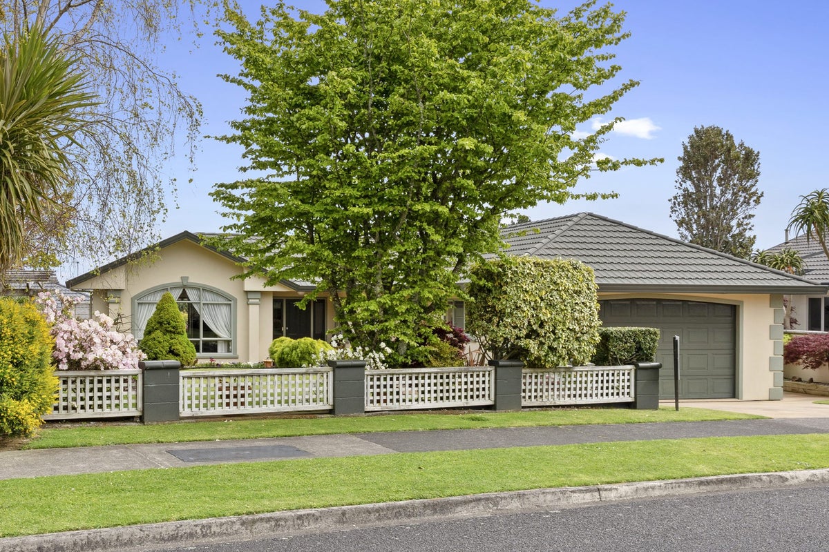 14 Shelter Grove, Frankleigh Park, New Plymouth - Carousel 18