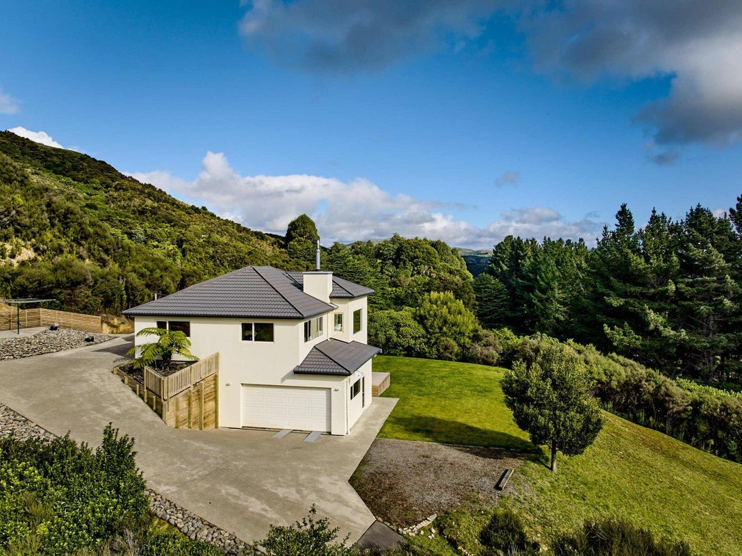 999 Moonshine Road, Judgeford, Porirua - Carousel 1