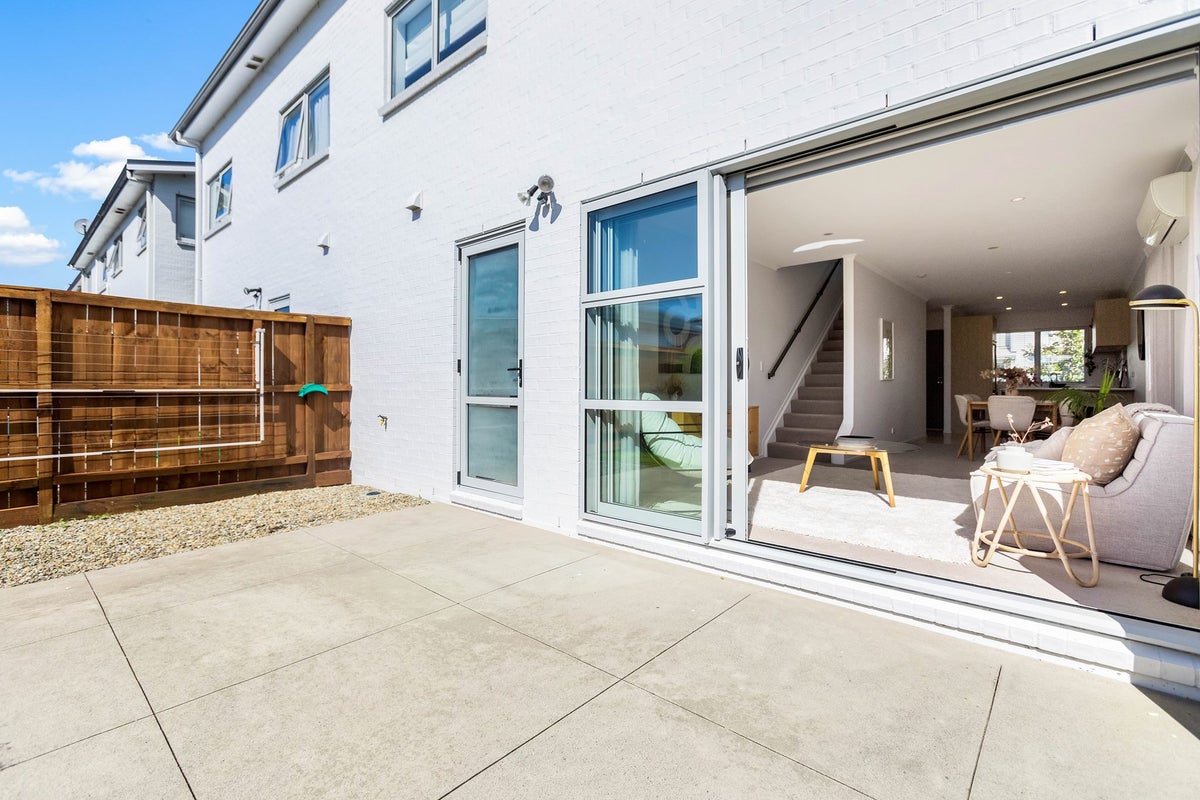 23 Samuel Cassidy Avenue, Swanson, Auckland - Carousel 30
