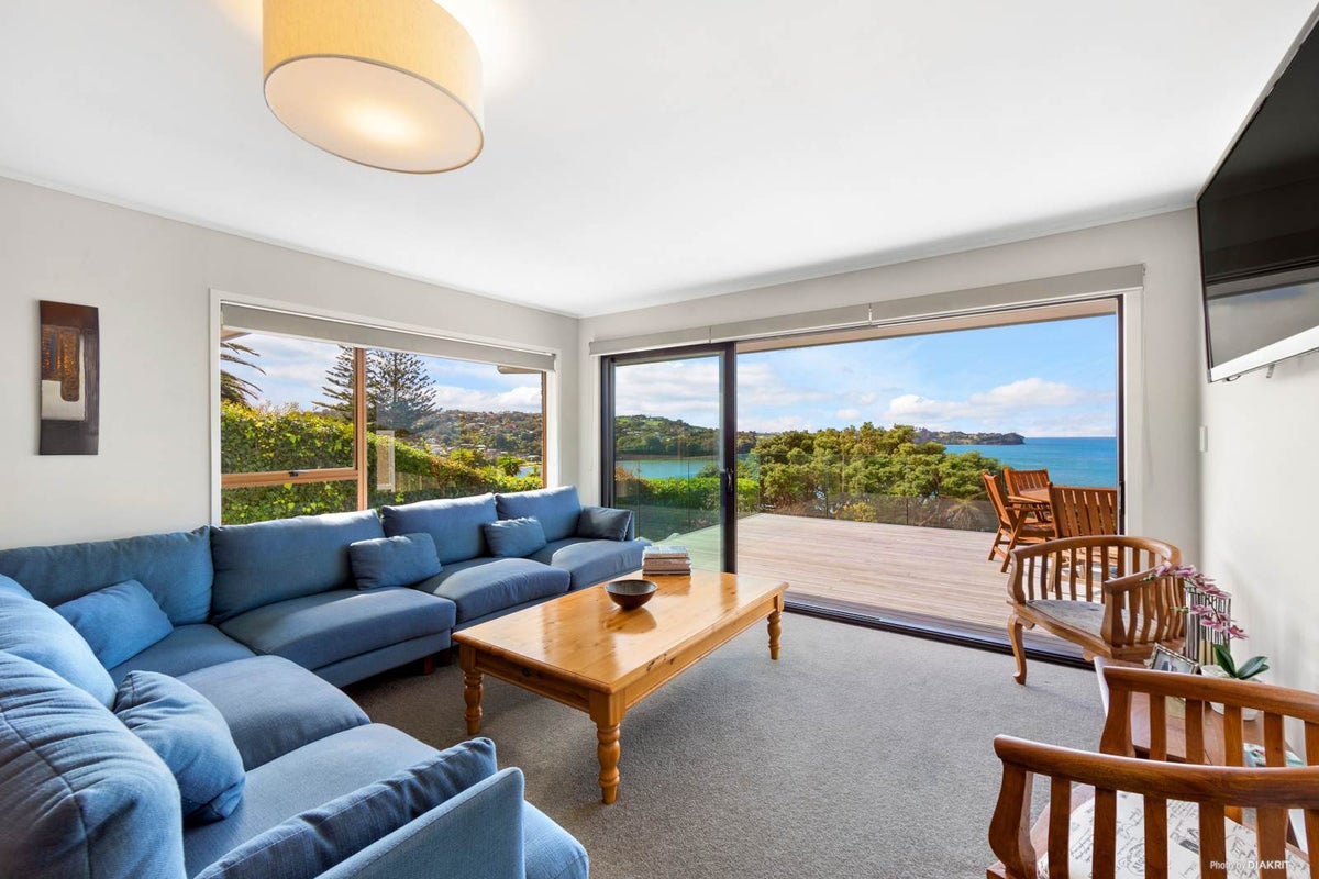 975 Whangaparaoa Road, Matakatia, Whangaparaoa - Carousel 2