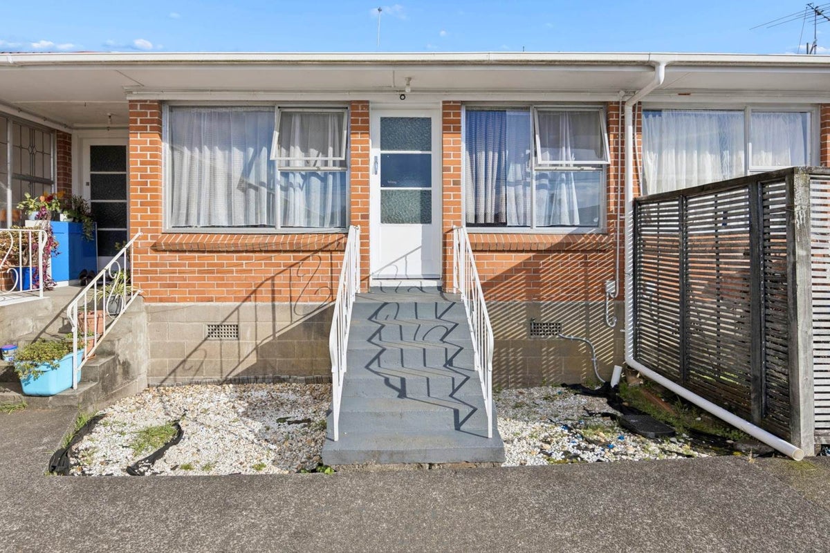 8/3 Rocklands Avenue, Balmoral, Auckland - Carousel 1