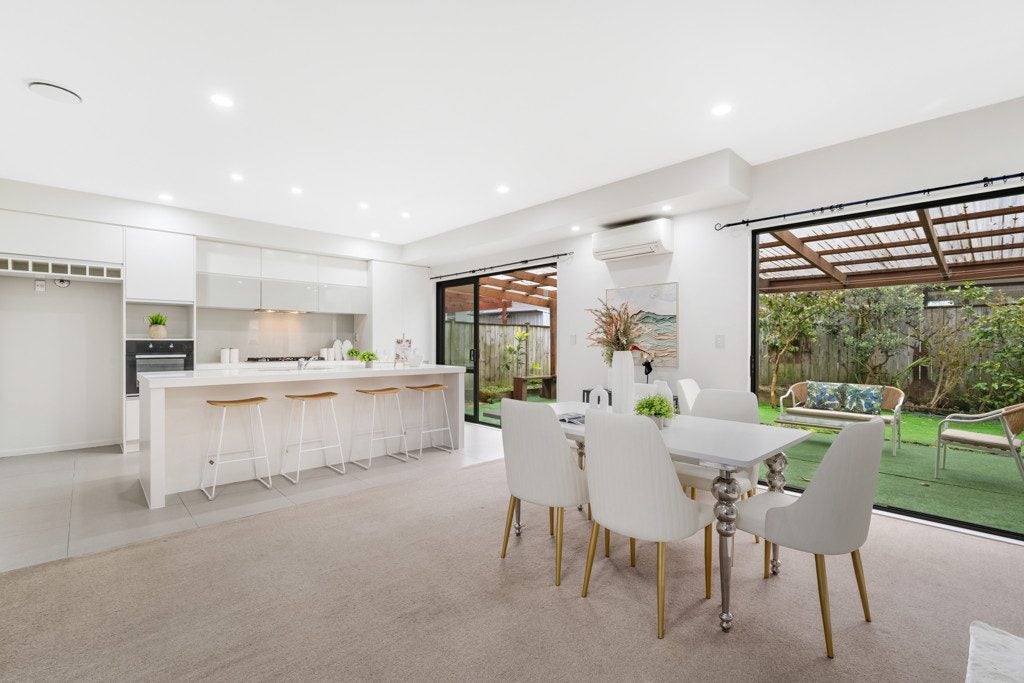 4 Helianthus Avenue, Flat Bush, Auckland - Carousel 2