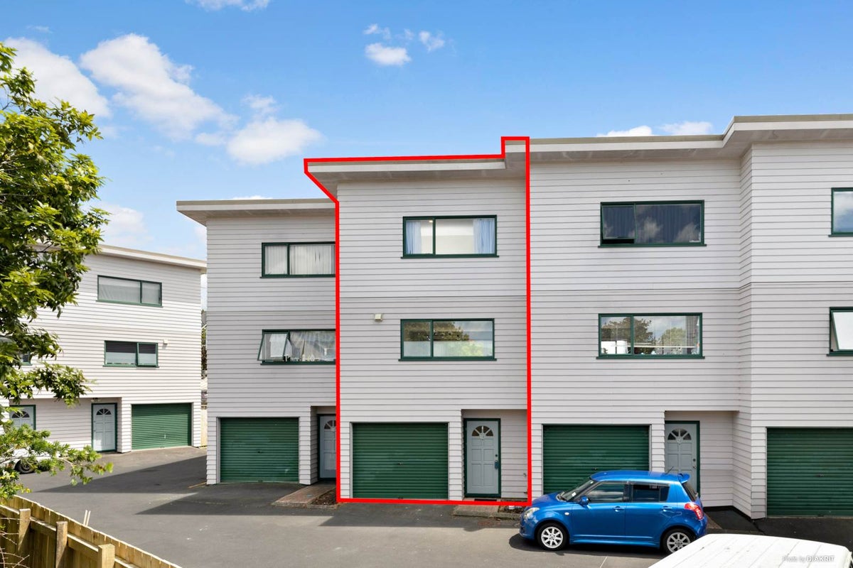 13/1 Briar Way, New Lynn, Auckland - Carousel 1