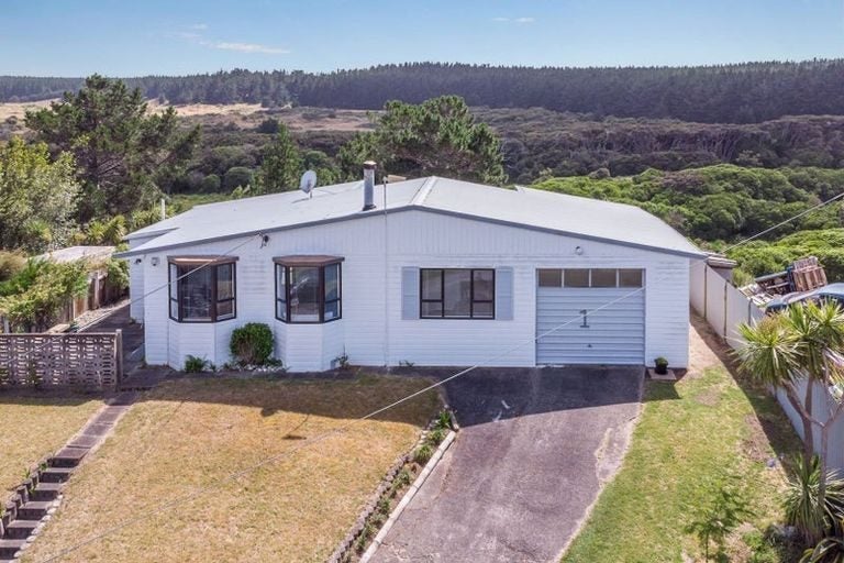 1 Muritai Terrace, Hokio Beach, Levin - Carousel 1