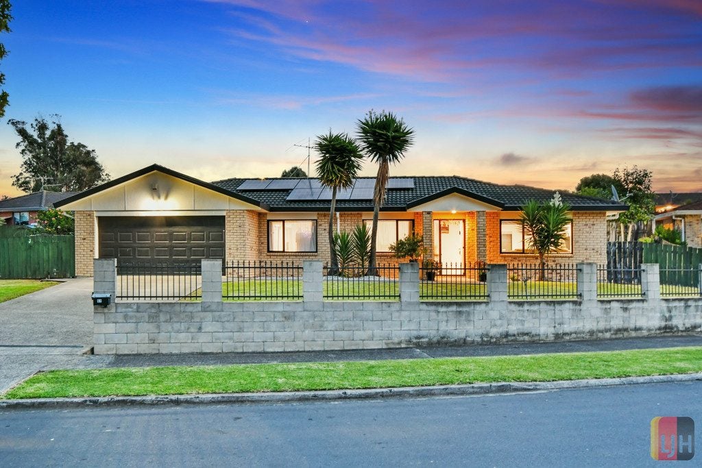 51 Castlefinn Drive, Weymouth, Auckland - Carousel 1
