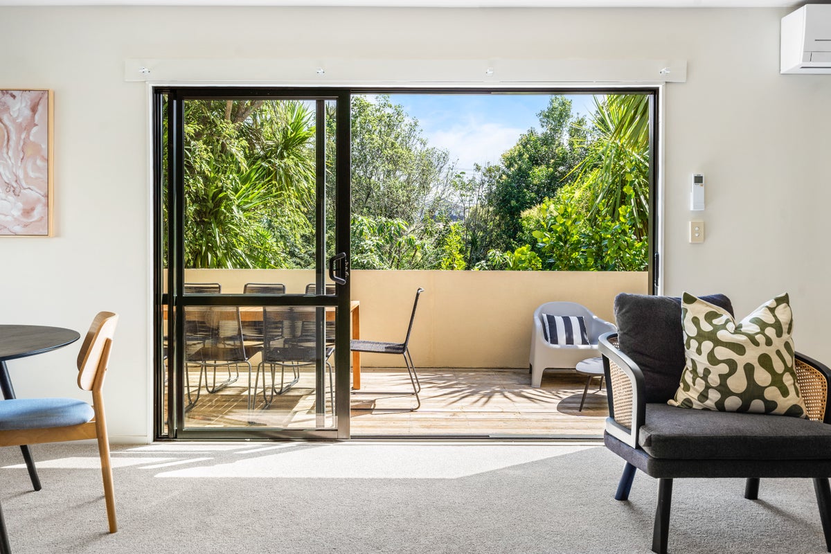 4 Awaroa Road, Sunnyvale, Auckland - Carousel 2