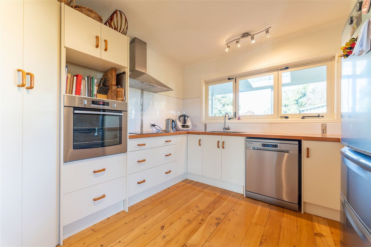15 Sandringham Street, Oamaru North, Oamaru - Carousel 2