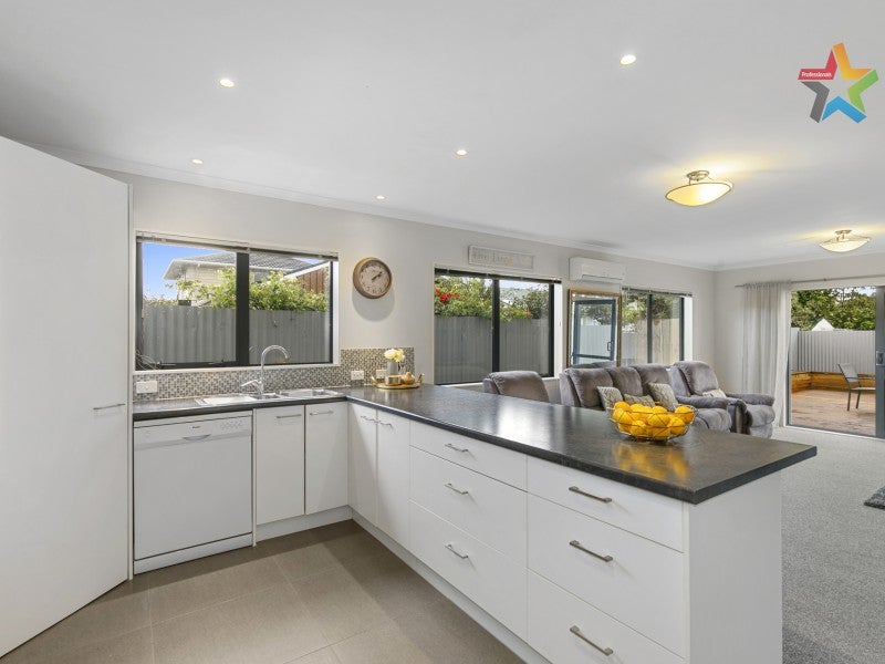 2/32 Park Avenue, Epuni, Lower Hutt - Carousel 2