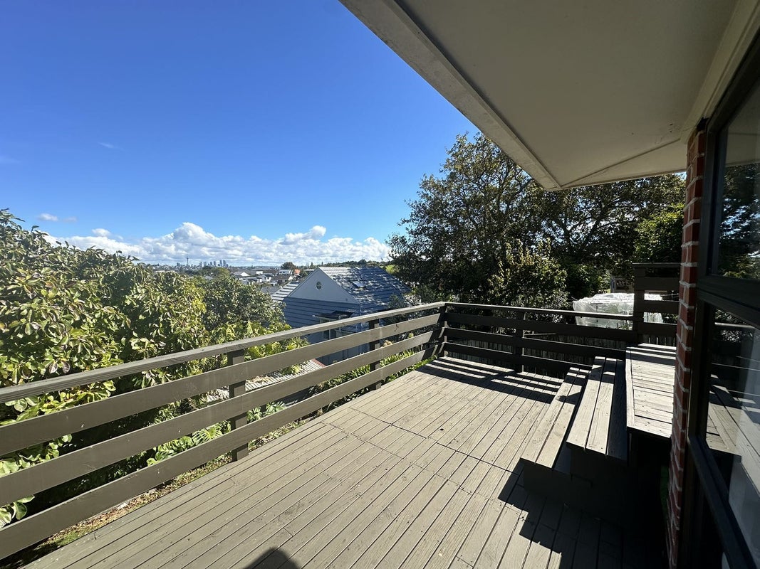 4A Appleyard Crescent, Meadowbank, Auckland - Carousel 1