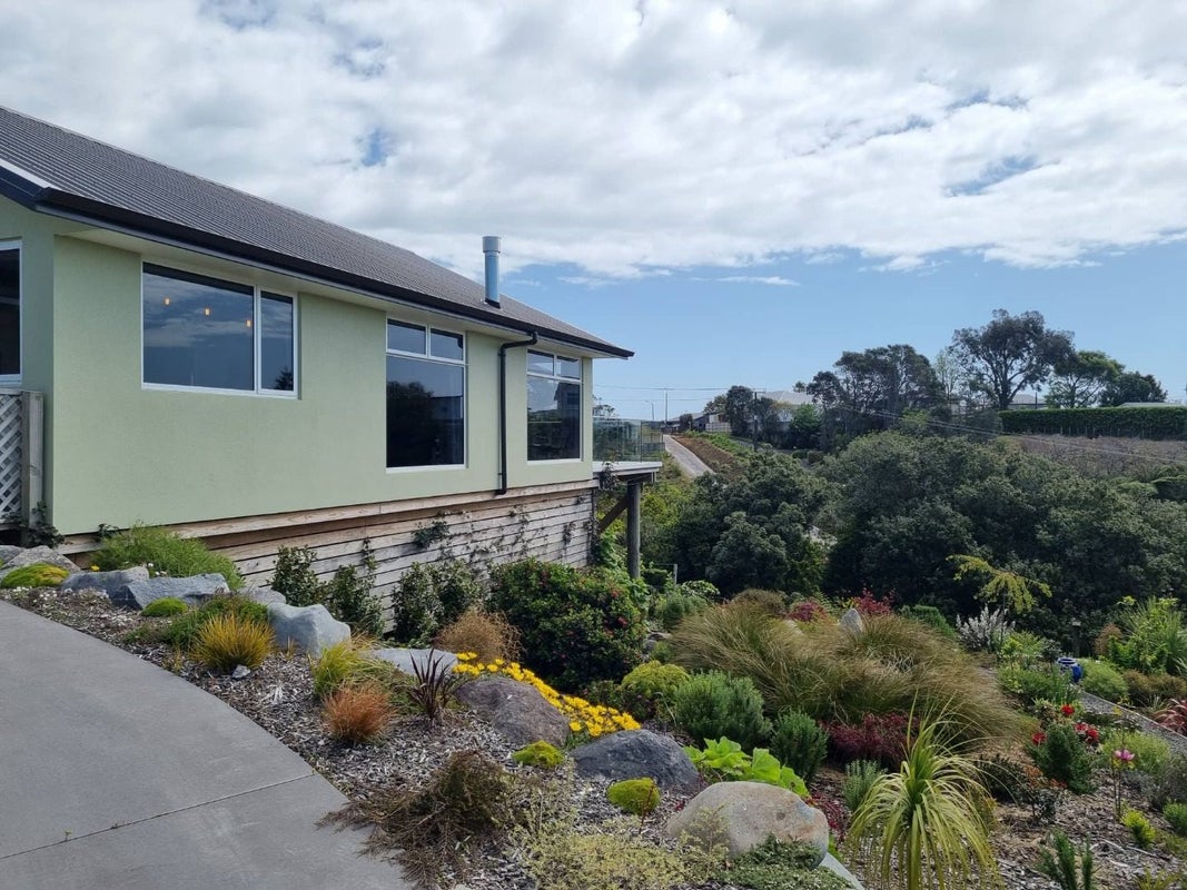 3 Kapurau Lane, Merrilands, New Plymouth - Carousel 2