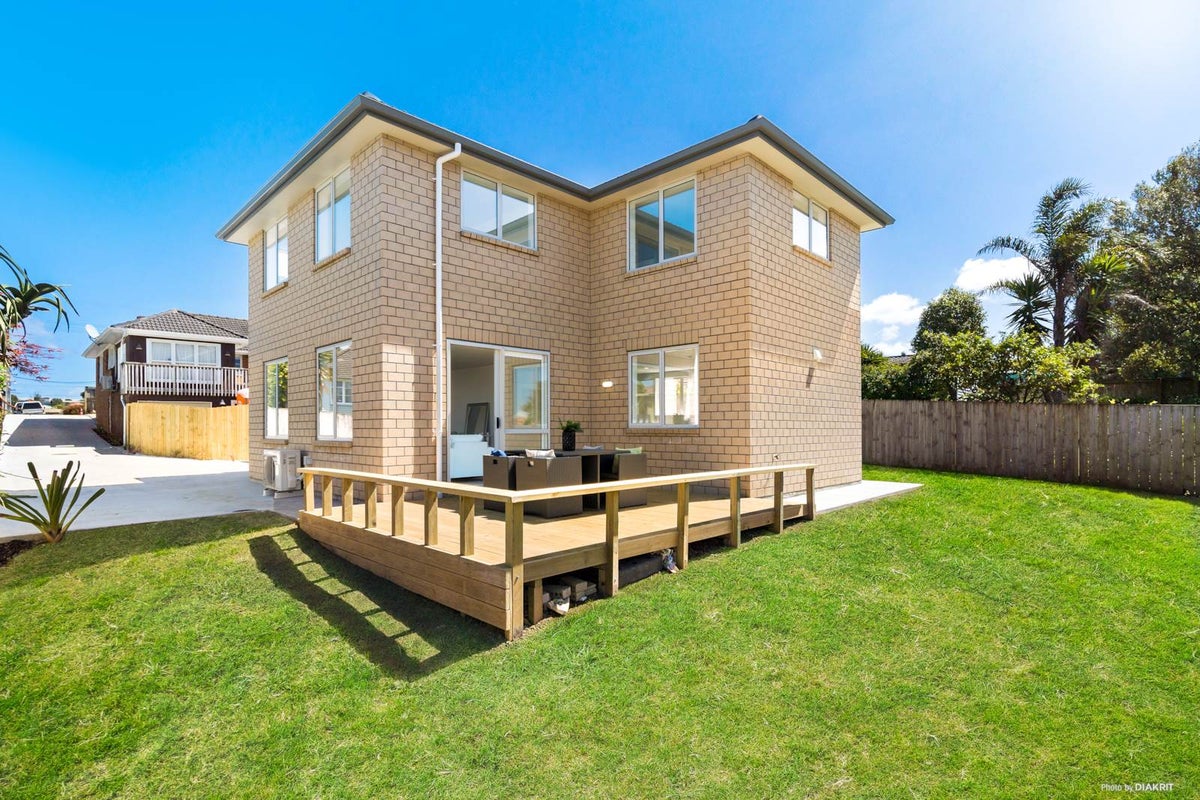 10A BEAUBANK RD, Kelston, Auckland - Carousel 1