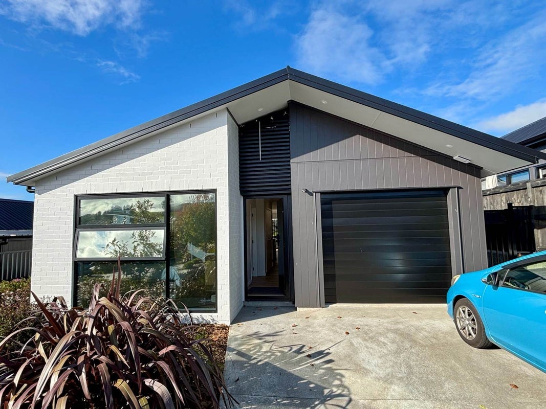 4 Whero Way, Silverdale - Carousel 1