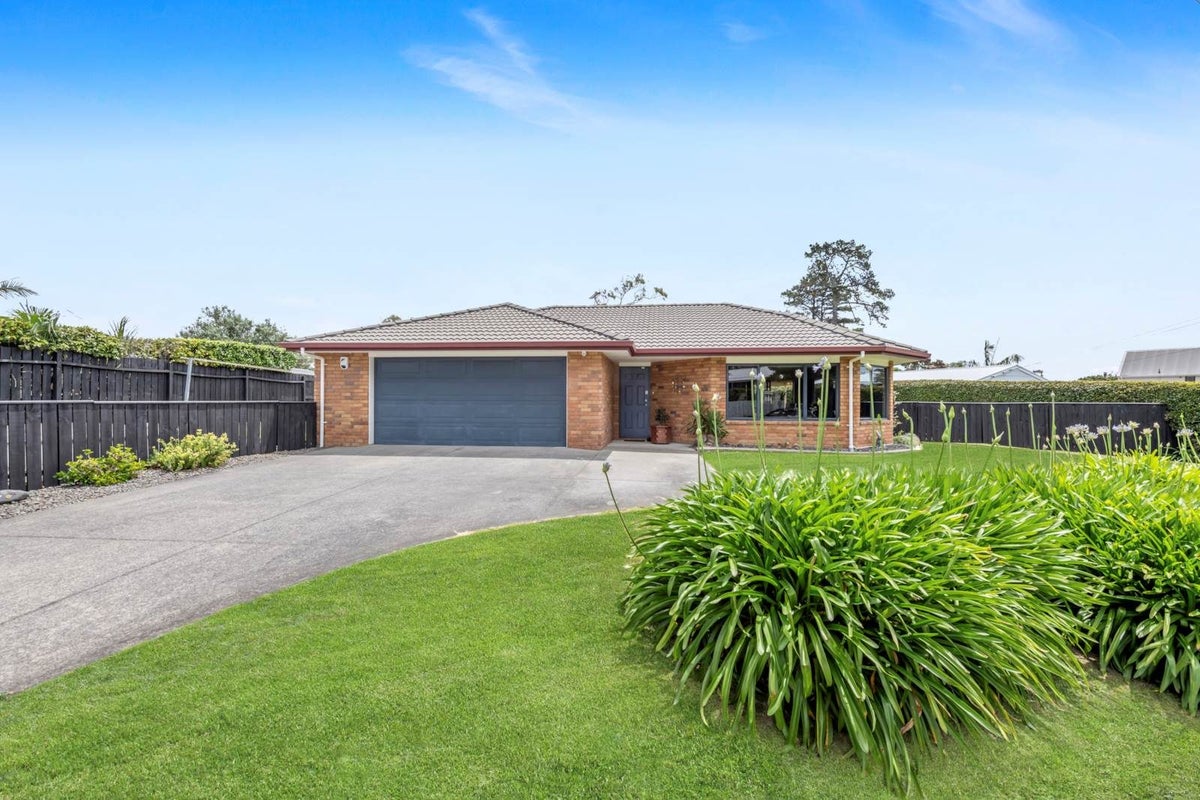 4A Sunkist Bay Road, Beachlands, Auckland - Carousel 1
