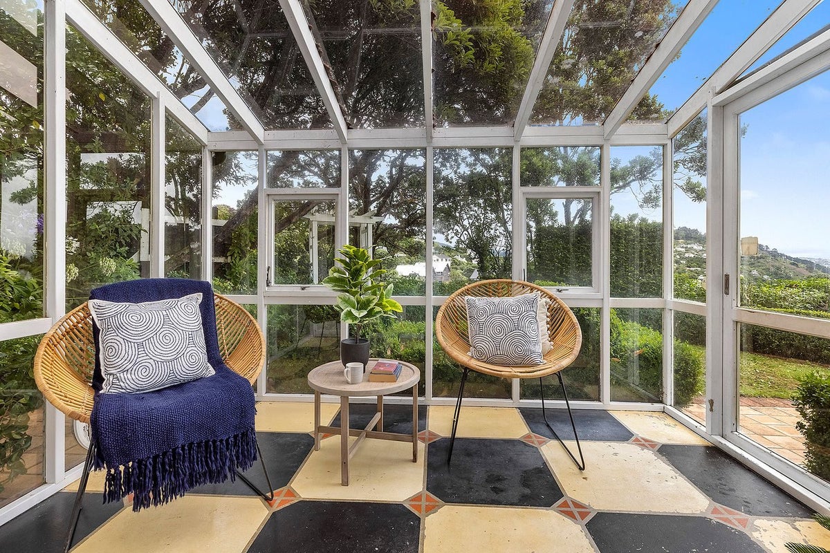 2 Cluny Avenue, Kelburn, Wellington - Carousel 15