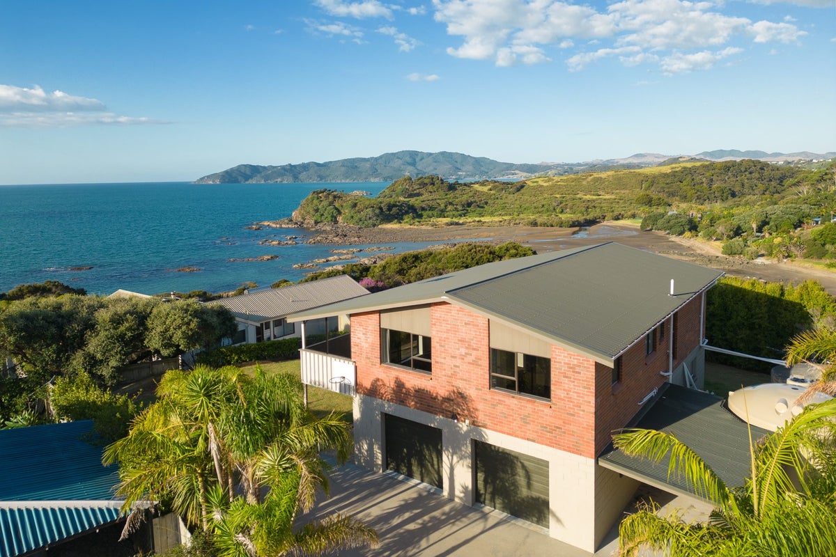 9 Powells Road, Cable Bay, Cable Bay - Carousel 1