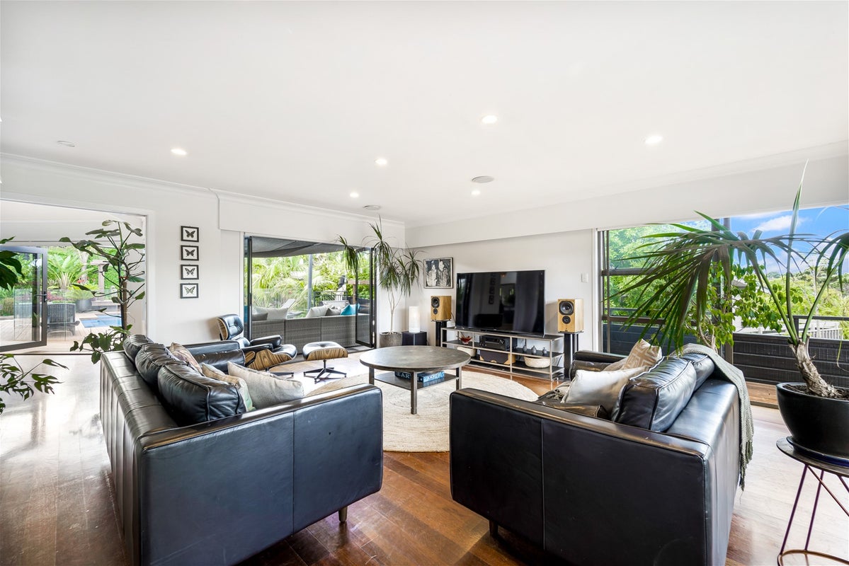 27 MacNay Way, Murrays Bay, Auckland - Carousel 2