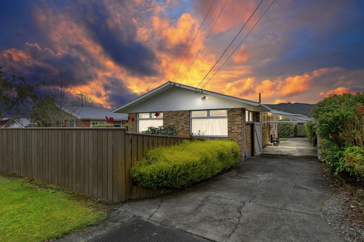 5 Norana Road, Maoribank, Upper Hutt - Carousel 2