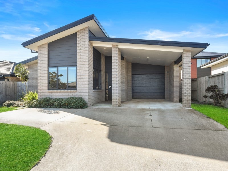 4 McCorquindale Drive, Flagstaff, Hamilton - Carousel 2