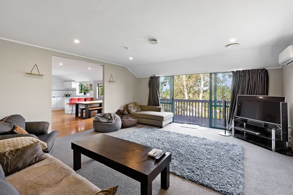 2/266 Glamorgan Drive, Northcross, Auckland - Carousel 2