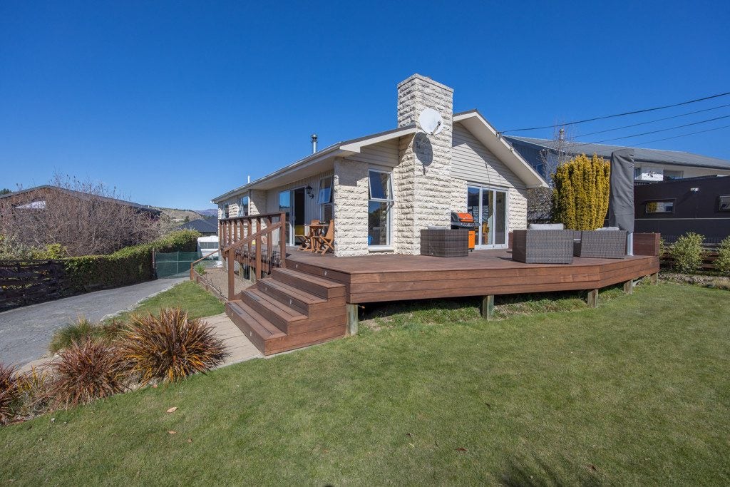9 Frye Crescent, Albert Town, Wanaka - Carousel 1