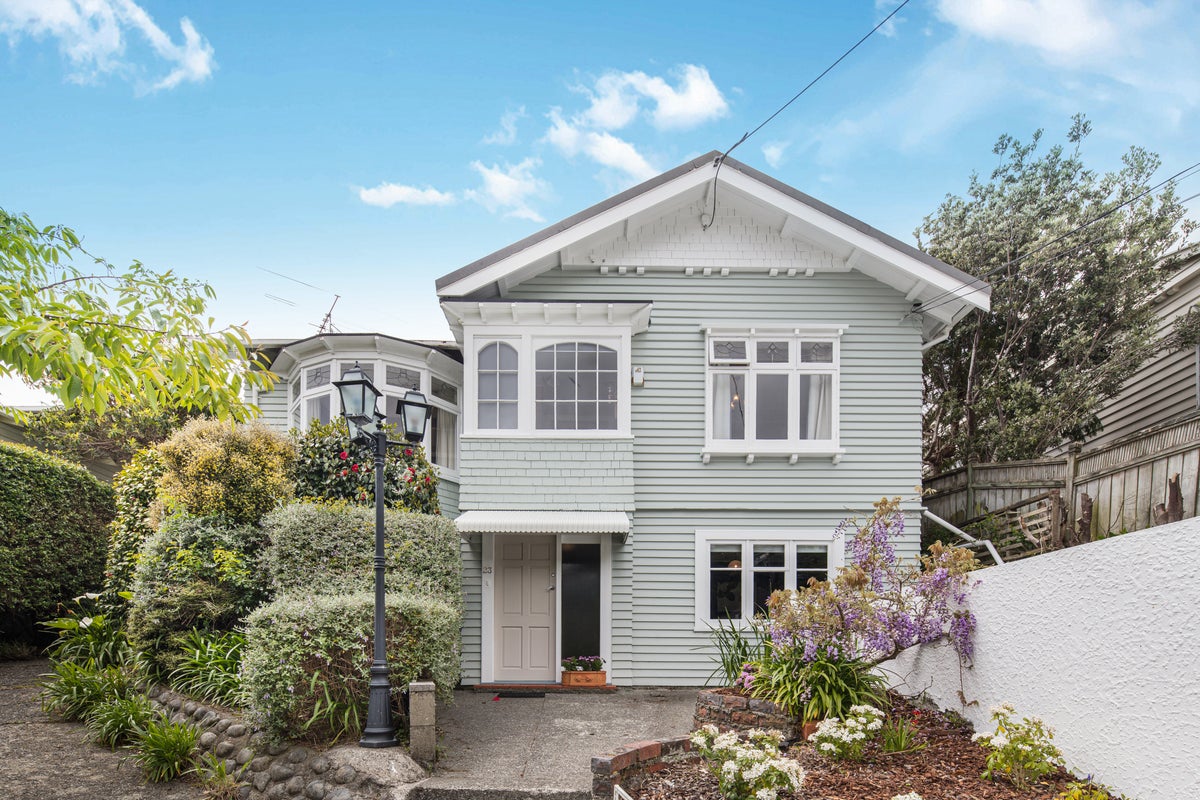23 Richmond Avenue, Karori, Wellington - Carousel 1