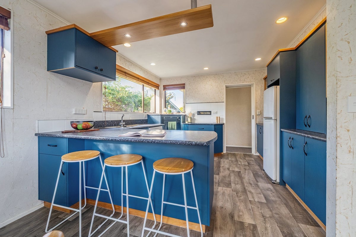 2 Anchor Lane, Whitby, Porirua - Carousel 2