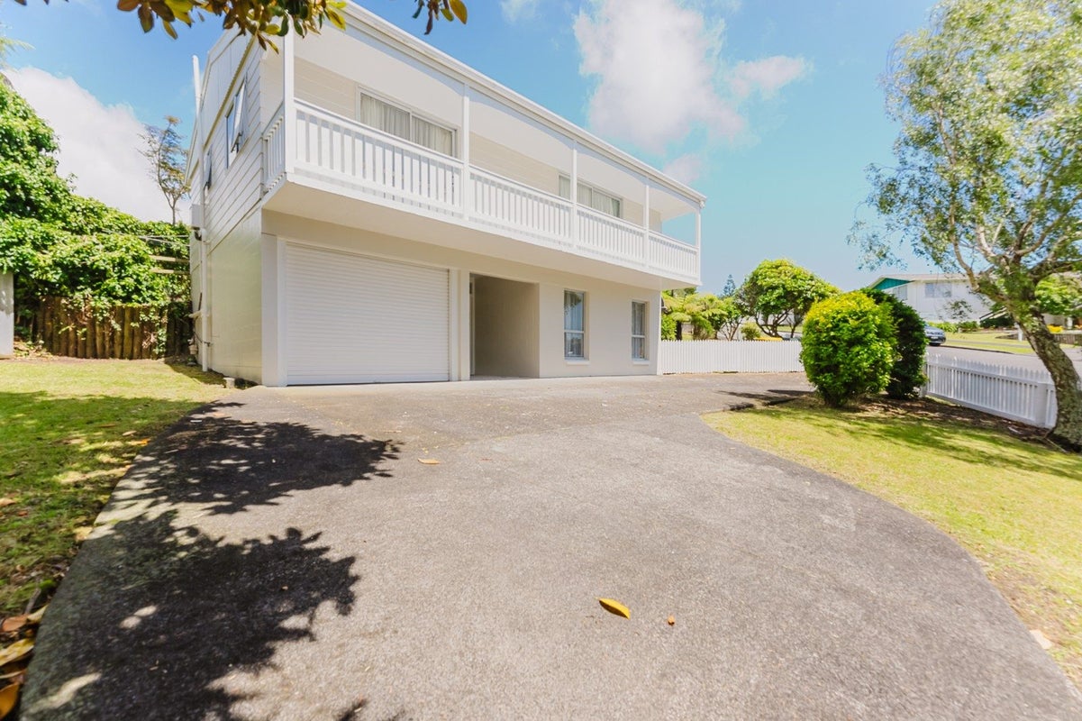 50 Trelawney Crescent, Westown, New Plymouth - Carousel 1