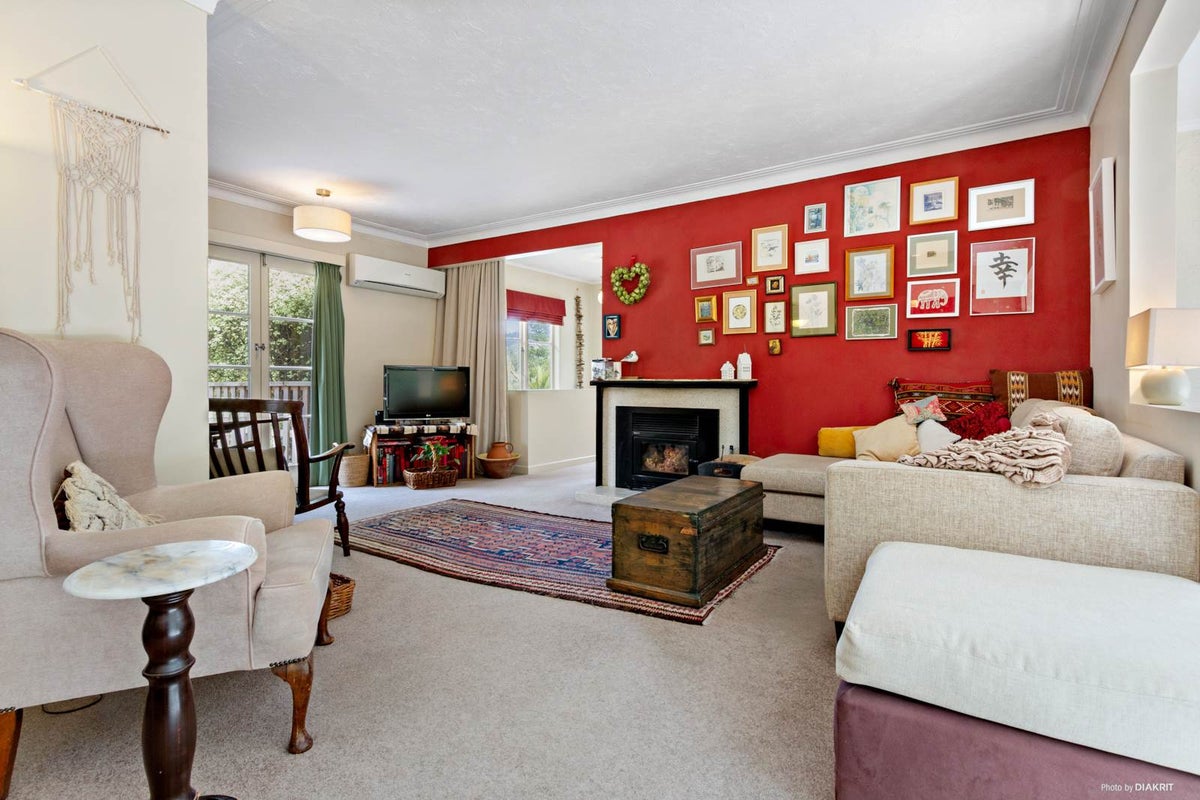 10 York Road, Titirangi, Auckland - Carousel 2