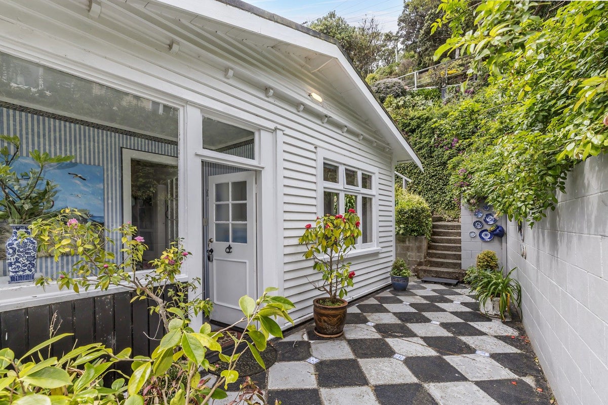 28 Beacon Hill Road, Strathmore Park, Wellington - Carousel 2