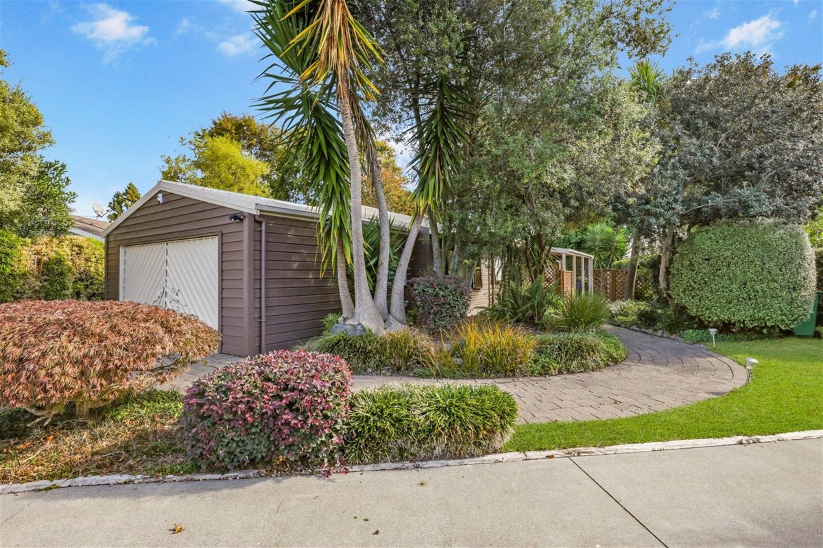 12 Ensign Place, Flagstaff, Hamilton - Carousel 1