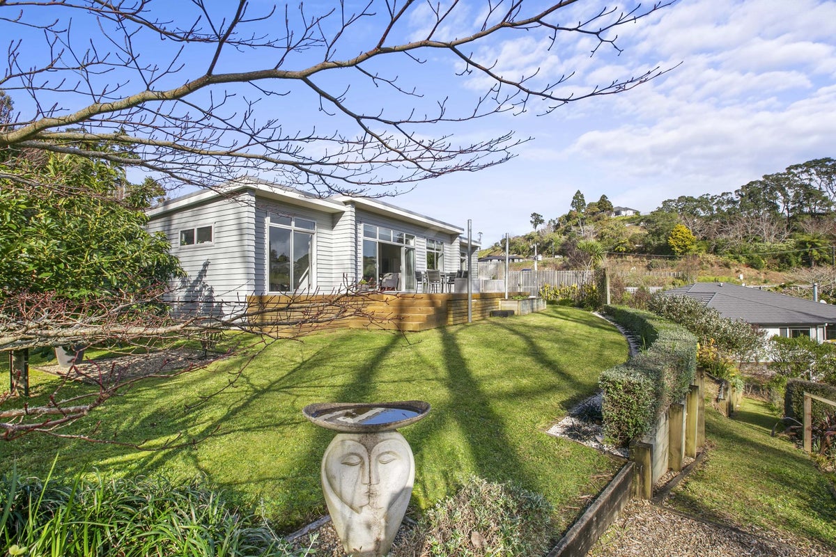 19B Junction Street, Welbourn, New Plymouth - Carousel 2