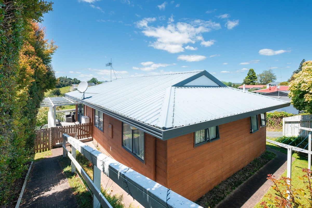 2A Tom Muir Drive, Gate Pa, Tauranga - Carousel 1