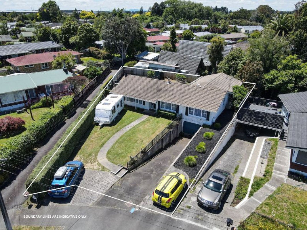 9 Carlson Crescent, Silverdale, Hamilton - Carousel 1