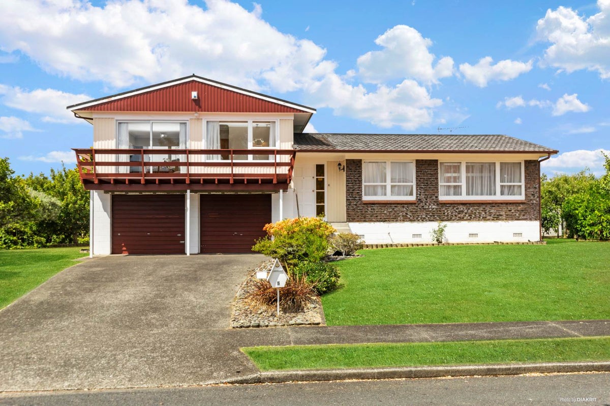 5 Hazeldene Place, Opaheke, Papakura - Carousel 1