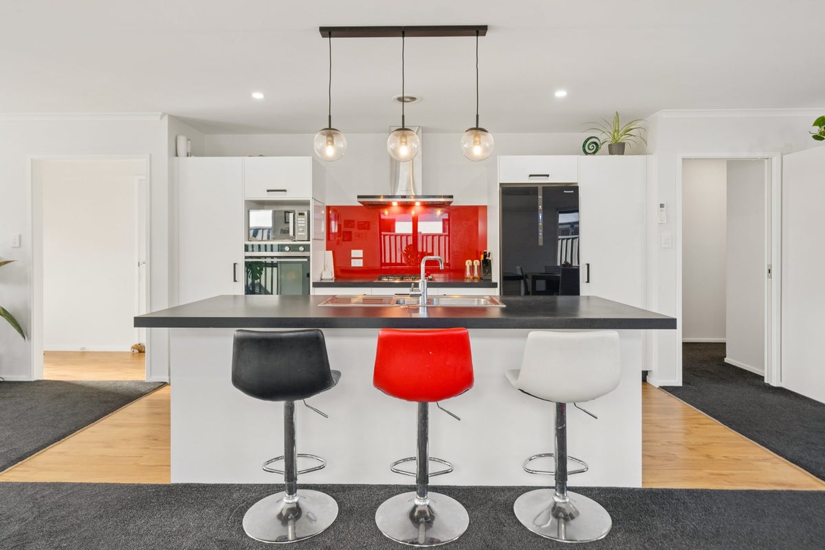 17 Te Kaeaea Crescent, Wallaceville, Upper Hutt - Carousel 2