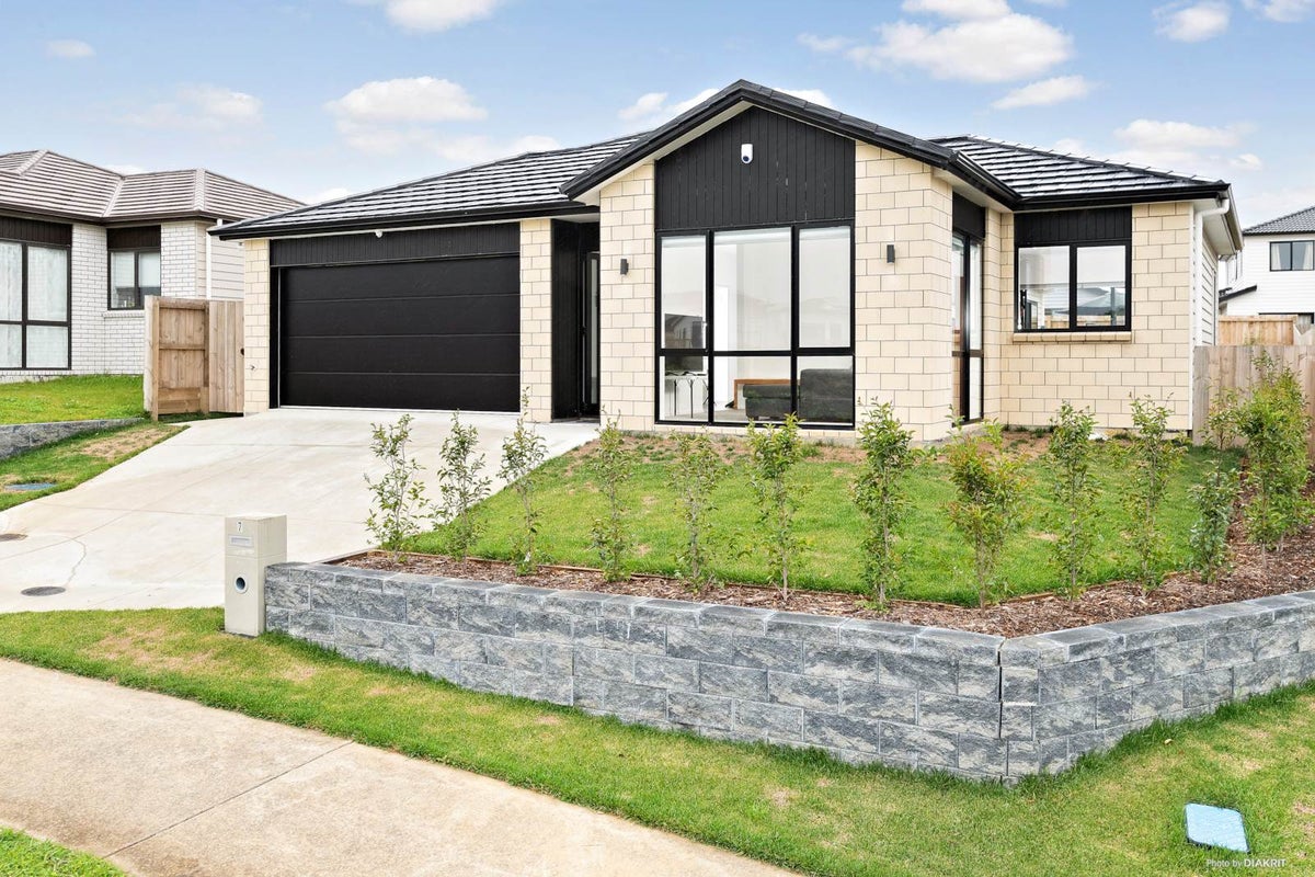 7 Charles Henry Way, Papakura, Papakura - Carousel 1