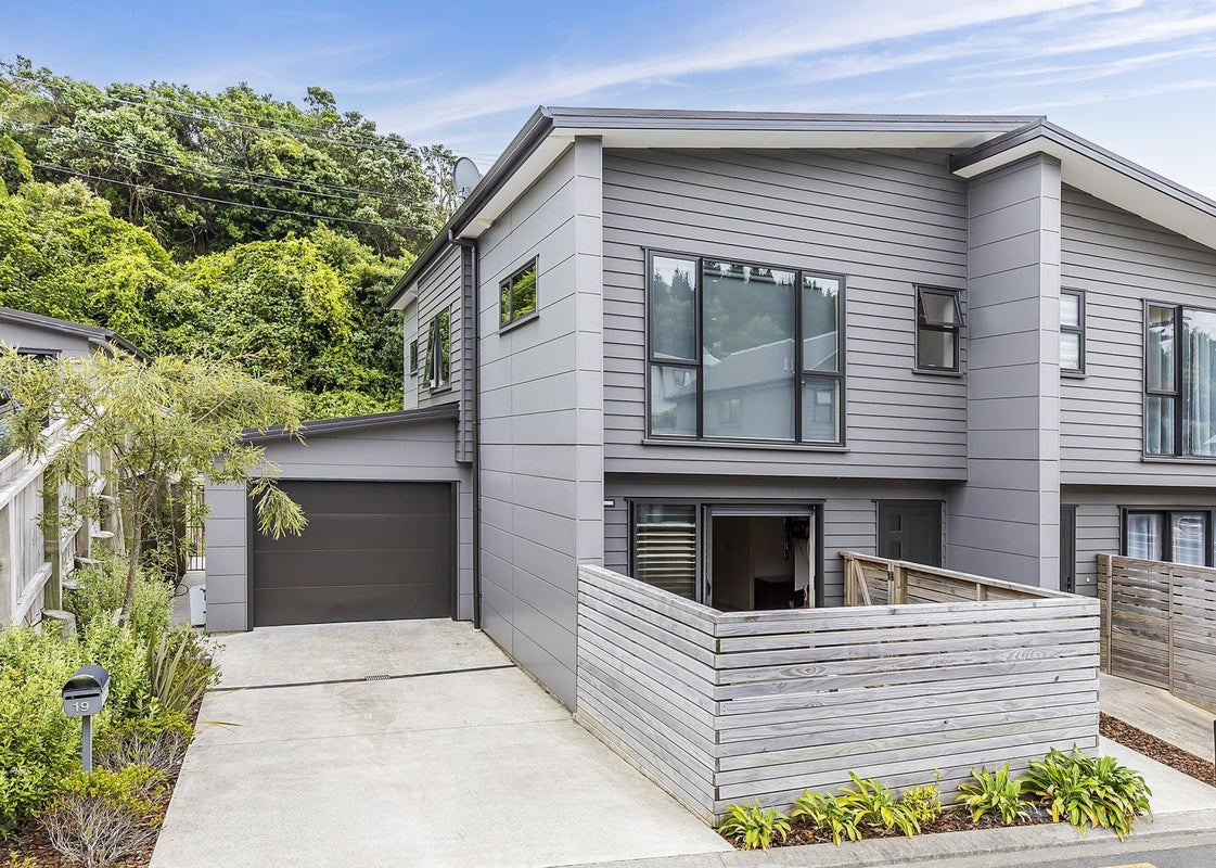 19 Brindle Way, Newlands, Wellington - Carousel 1
