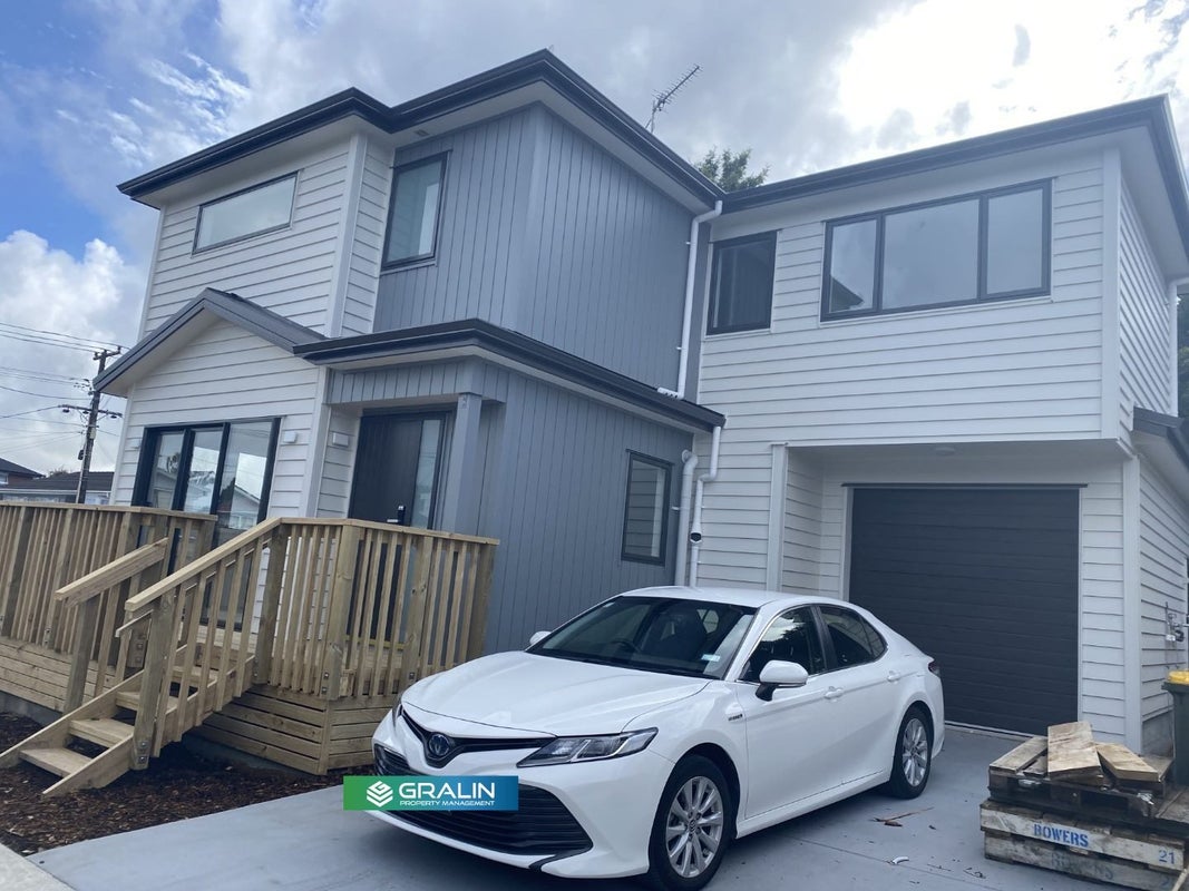 9A Edwards Avenue, Henderson, Auckland - Carousel 1
