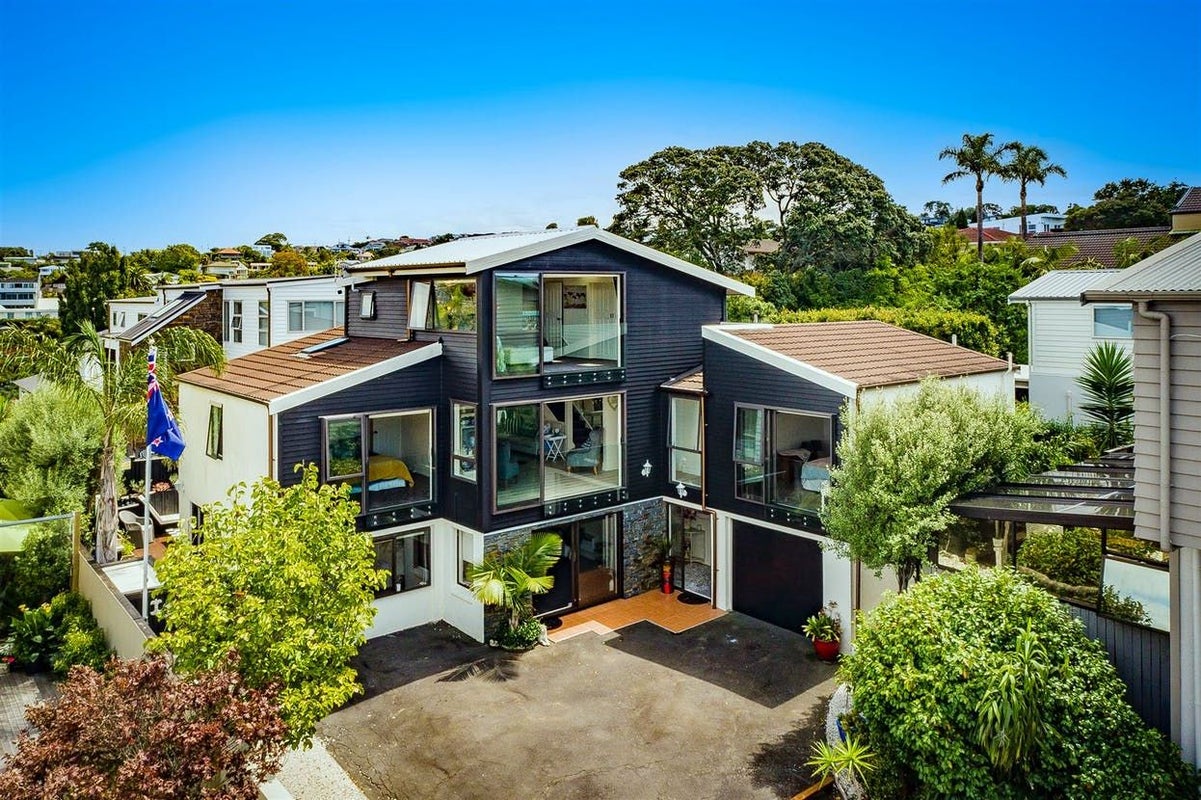 2/36 Seaview road, Castor Bay, Auckland - Carousel 1
