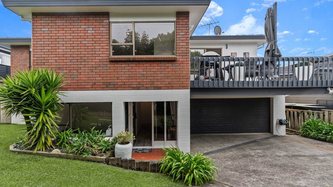 6A Browns Bay Road, Rothesay Bay, Auckland - Carousel 1