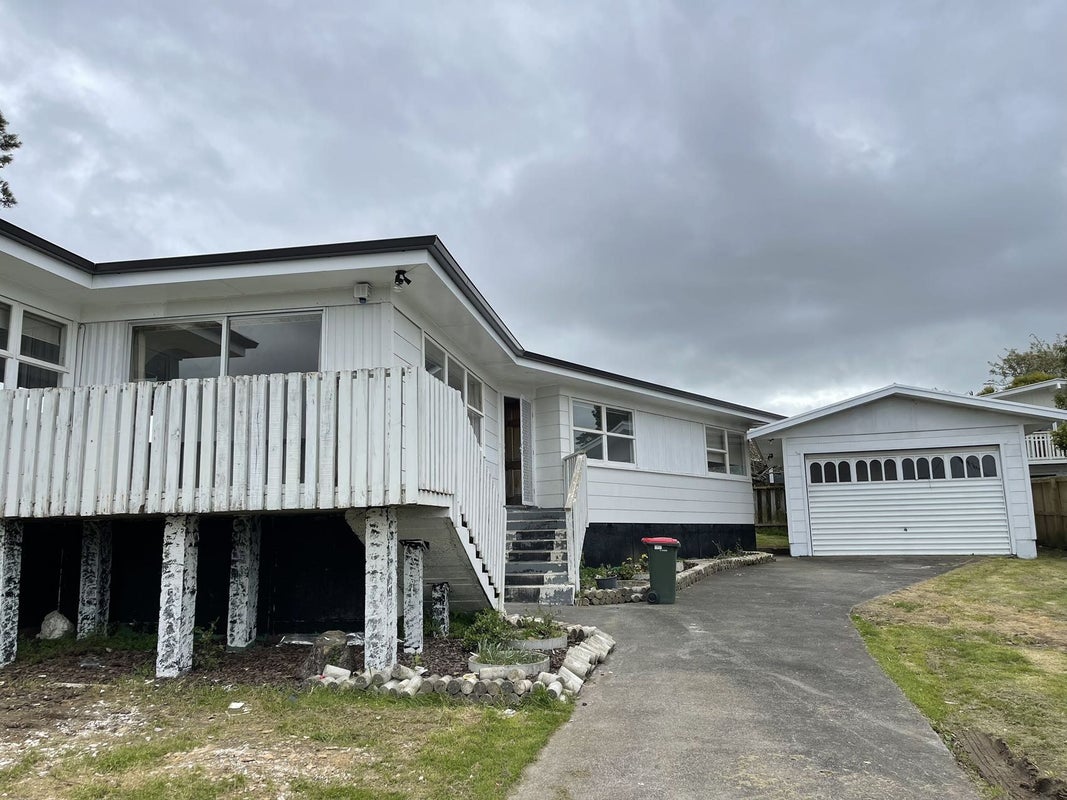 42 Feasegate Street, Manurewa, Auckland - Carousel 1