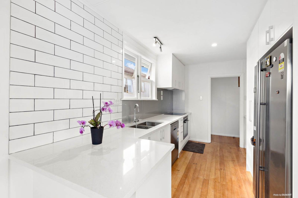 31 Smallfield Avenue, Mount Roskill, Auckland - Carousel 2