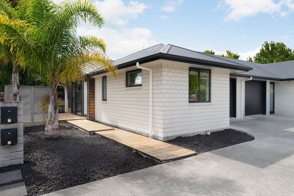 1/60 Boundary Road, Claudelands, Hamilton - Carousel 1