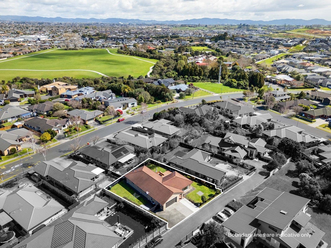 5 Compton Grove, Huntington, Hamilton - Carousel 2