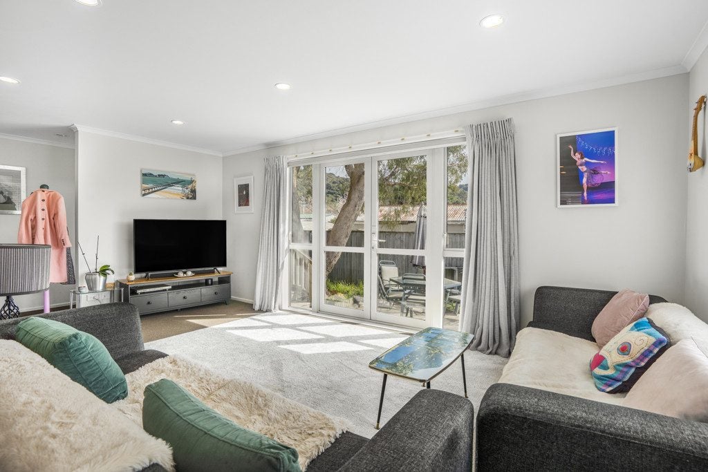1/42 Hinau Grove, Wainuiomata, Lower Hutt - Carousel 2