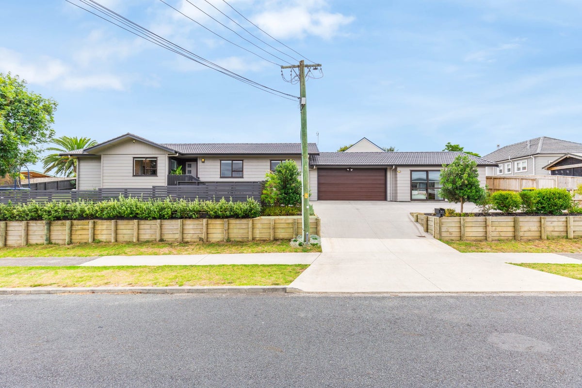 54A Second View Avenue, Beachlands, Auckland - Carousel 2