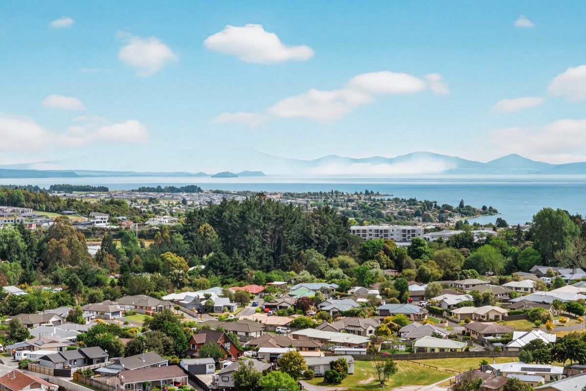 1/54 Arthur Crescent, Hilltop, Taupo - Carousel 24