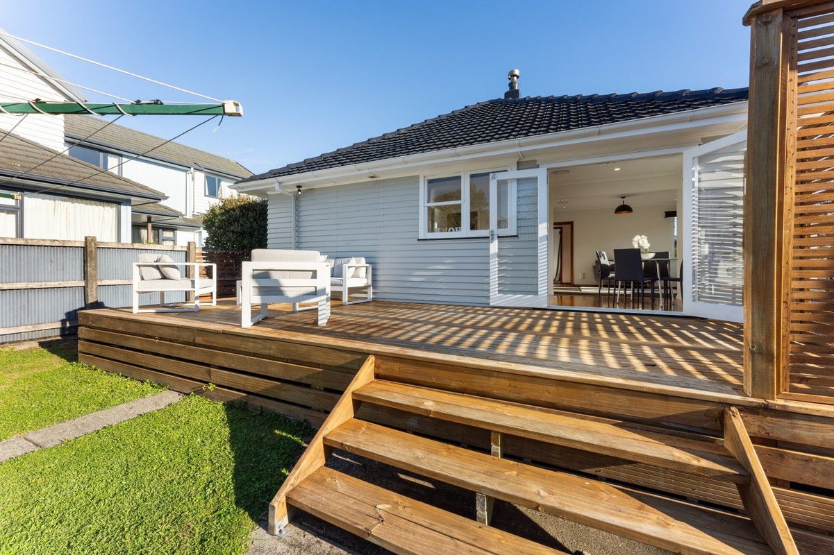 13 Thackeray Street, Trentham, Upper Hutt - Carousel 1